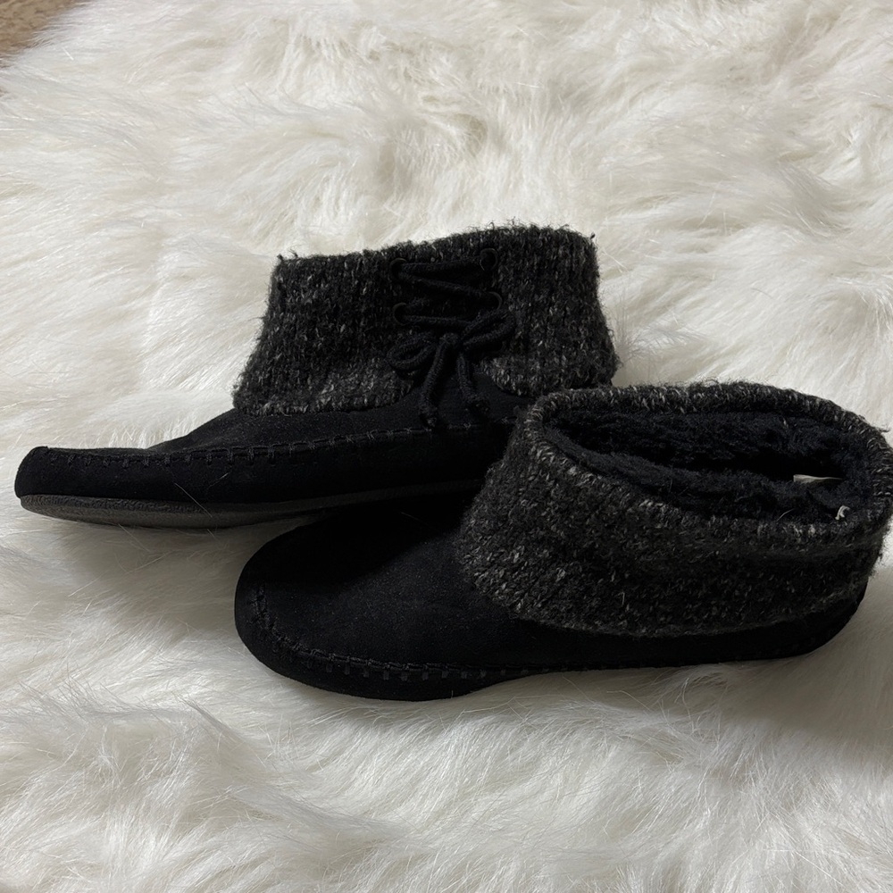 Airwalk Black and Gray Ankle Booties
